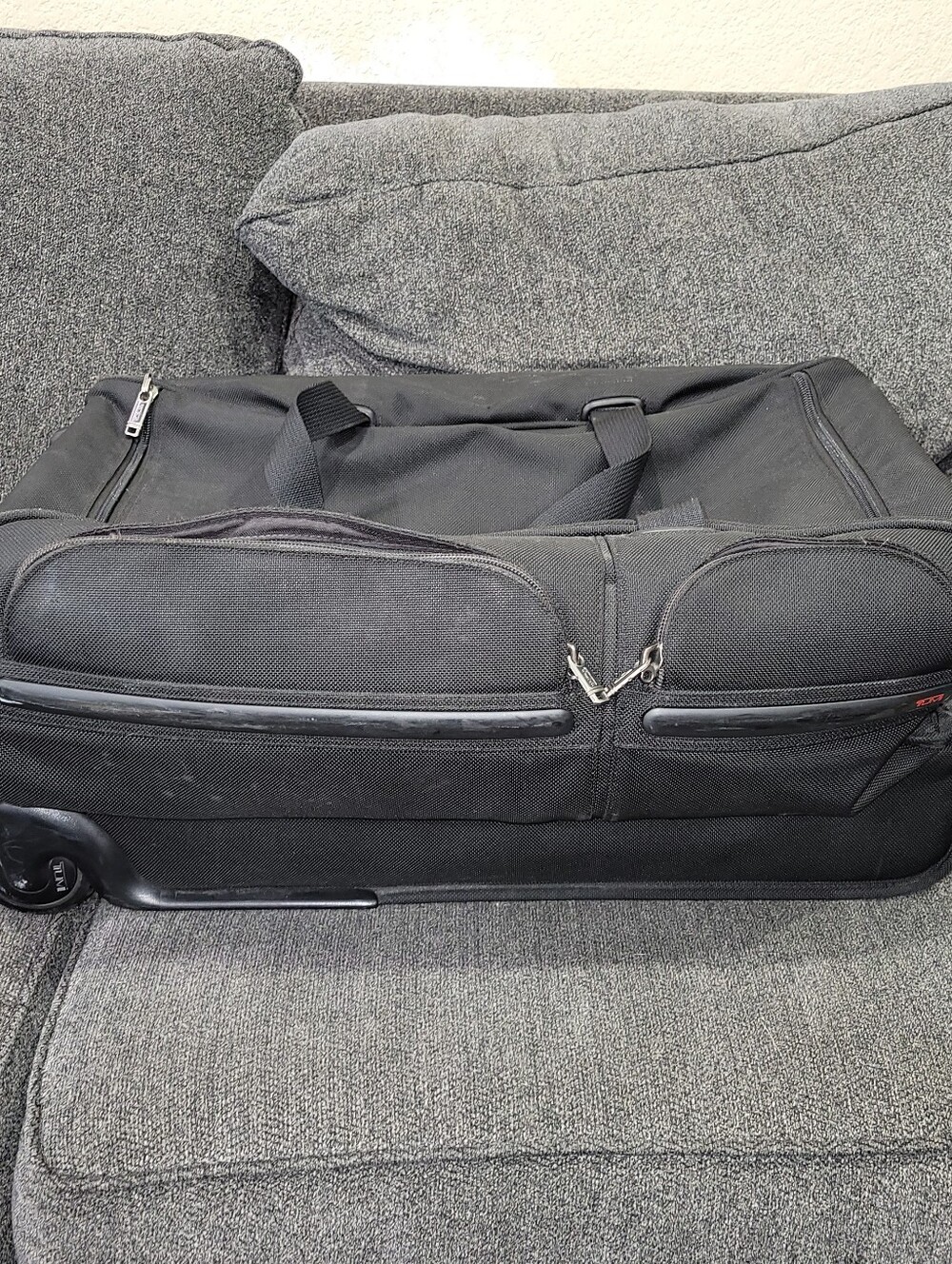 Tumi Alpha II Large 2 Wheeled Rolling Split Duffel Bag Travel Luggage